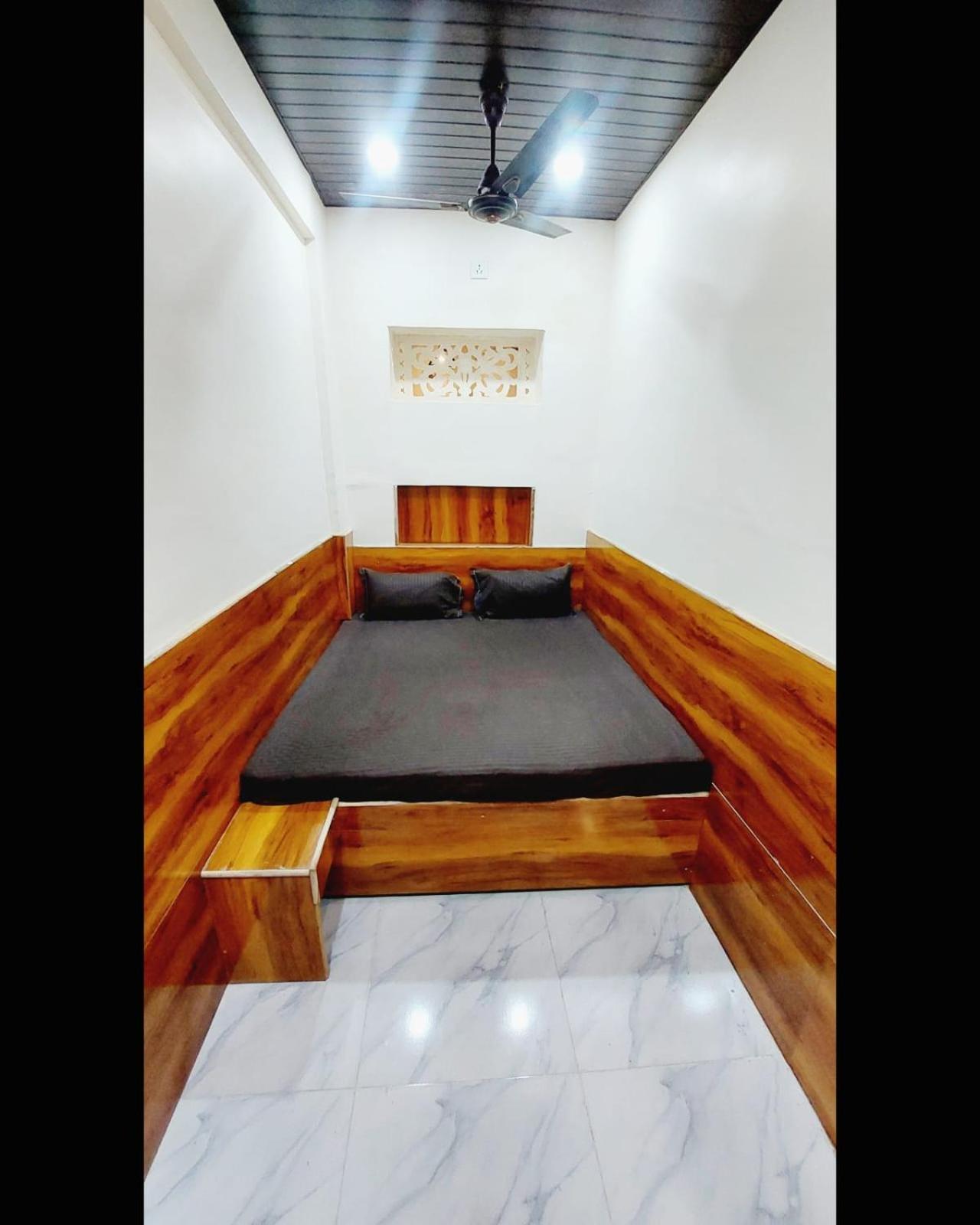 Hotel Om Palace Ujjain Quarto foto
